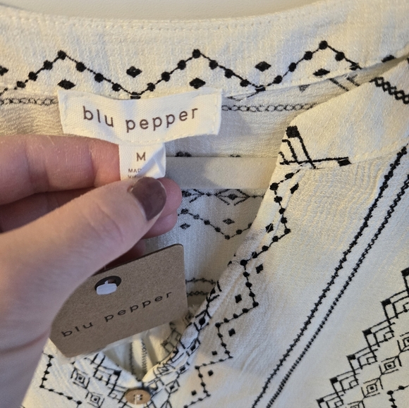 Blu Pepper Womans Top - Picture 2 of 5